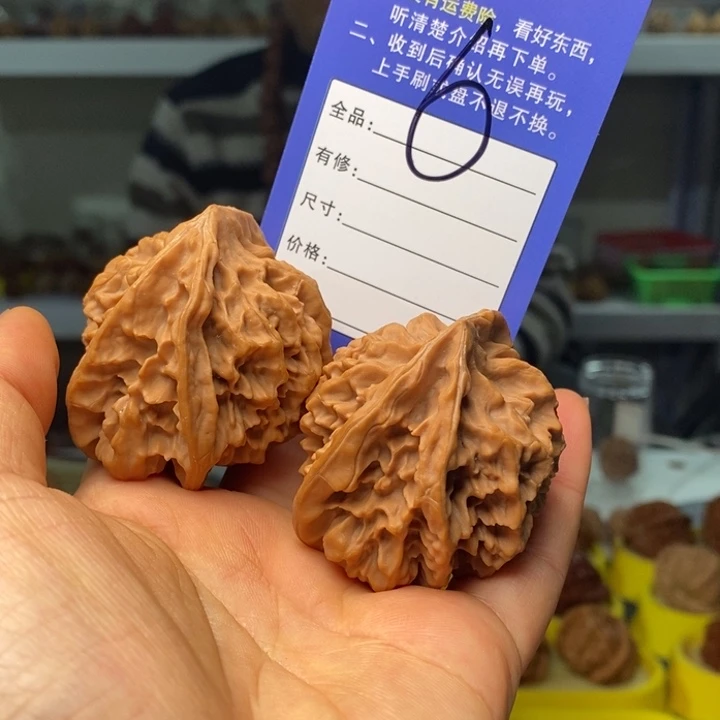 开***狼吊坠文玩核桃文玩核桃三棱异形49+6