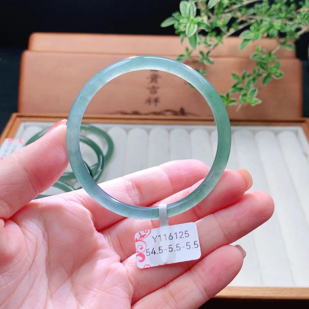 未镶嵌手镯（圆镯）翡翠