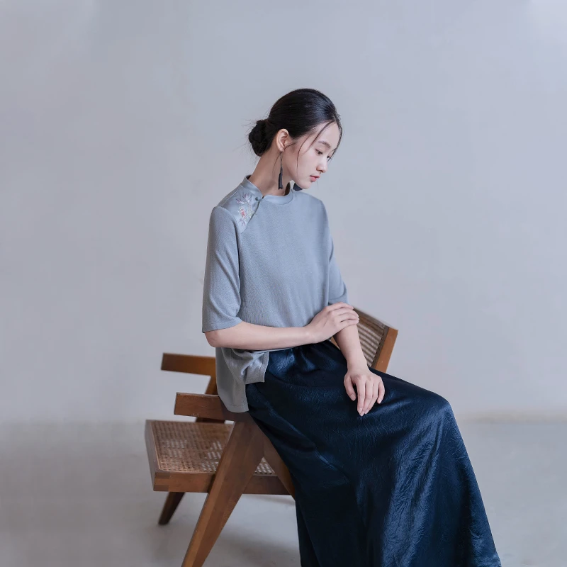原创设计绣花60支桑蚕丝天丝轻薄亲肤立领针织上衣知性风