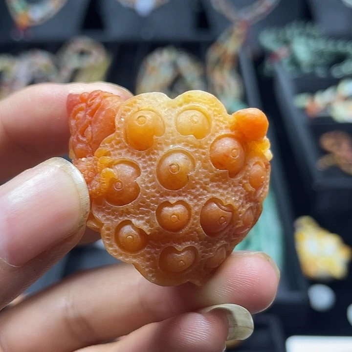 翡翠未镶嵌颈饰挂件