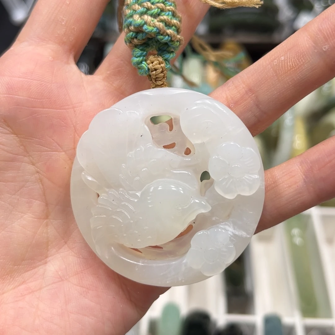 未镶嵌蛇纹石玉颈饰微瑕