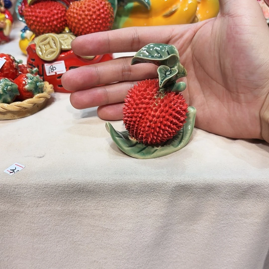 陶瓷单荔枝陶瓷摆件