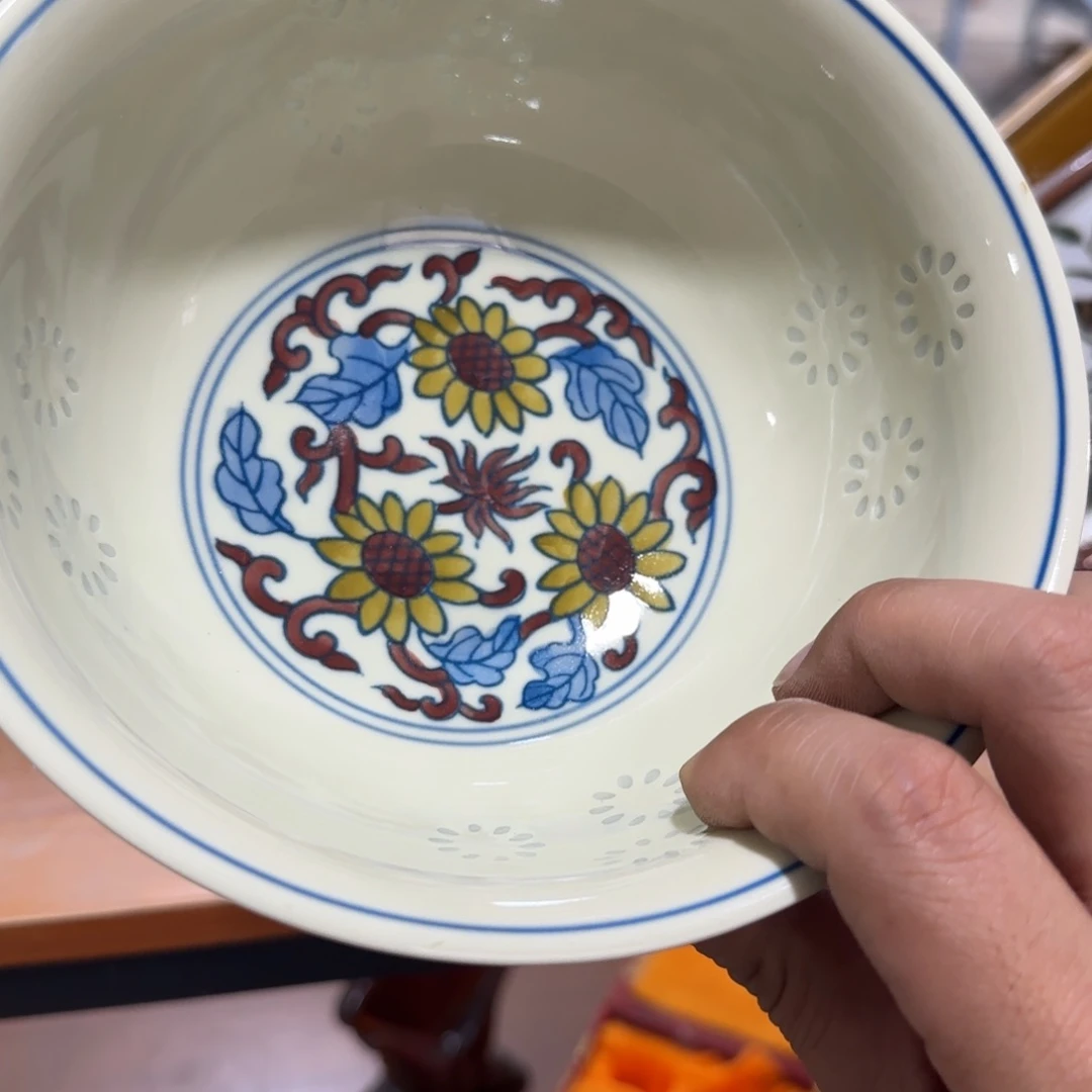 瓷片摆件上都放的了几条内裤呀