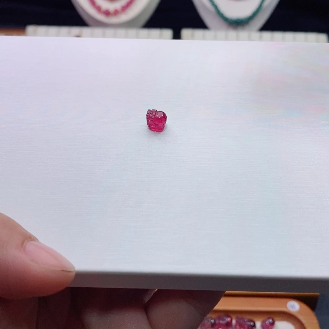 未镶嵌单颗貔貅m碧玺