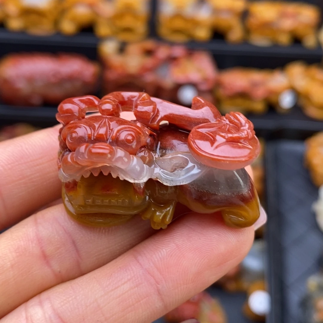 石英质玉（黄龙玉）未镶嵌颈饰