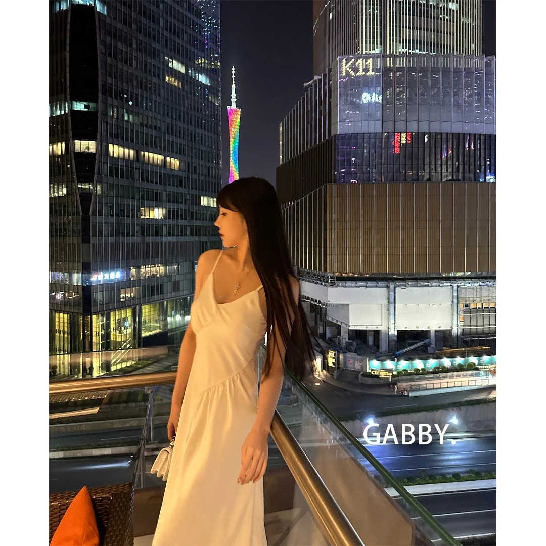 GABBY 2023初春新款缎面设计感吊带连衣裙亮色海边度假长裙A2331
