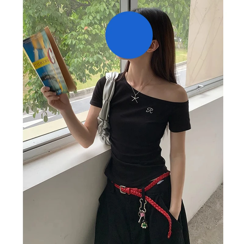 正肩斜肩上衣黑色显瘦辣妹印花斜肩短袖t恤女夏季短款修身小上衣