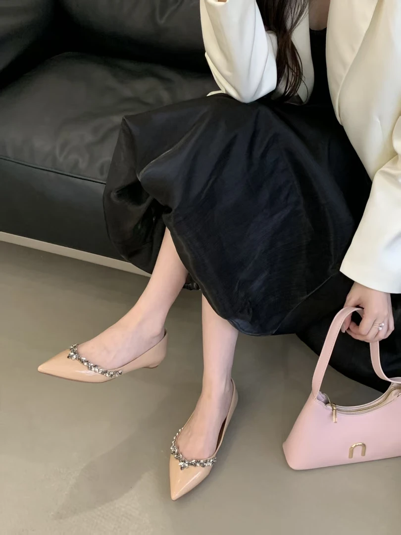 裸色水钻内增高平底鞋2025年新款尖头浅口ol通勤红底单鞋女
