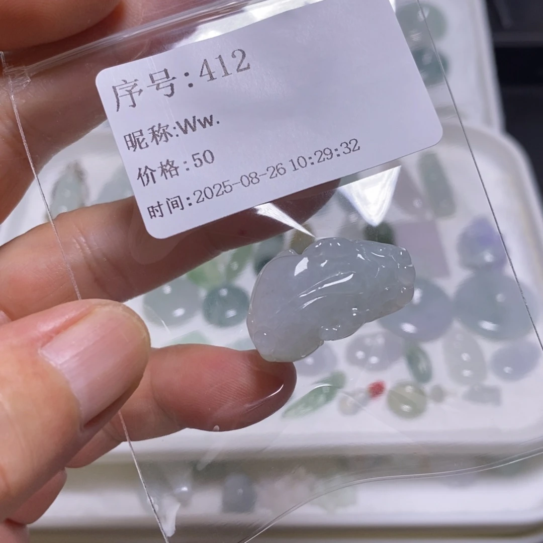 W***.吊坠(不含链)未镶嵌翡翠