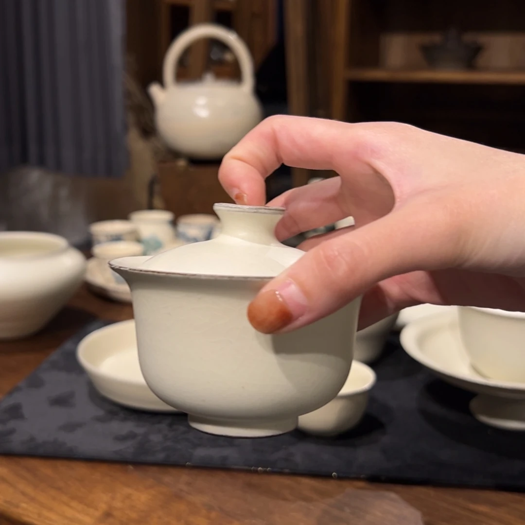 摆件陶瓷。    陶瓷。