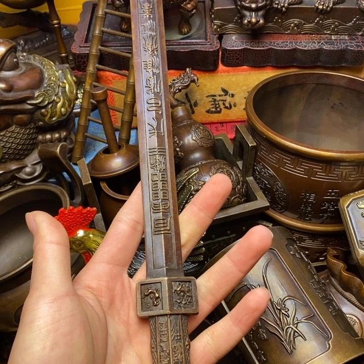 铜器摆件做工精良