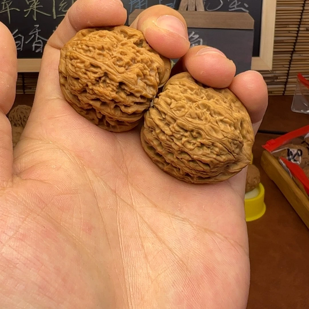 桃核把件35南疆石不包无黄