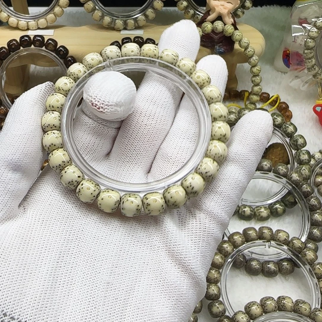 姜***宇星月菩提手串通体留白无烟花9/8