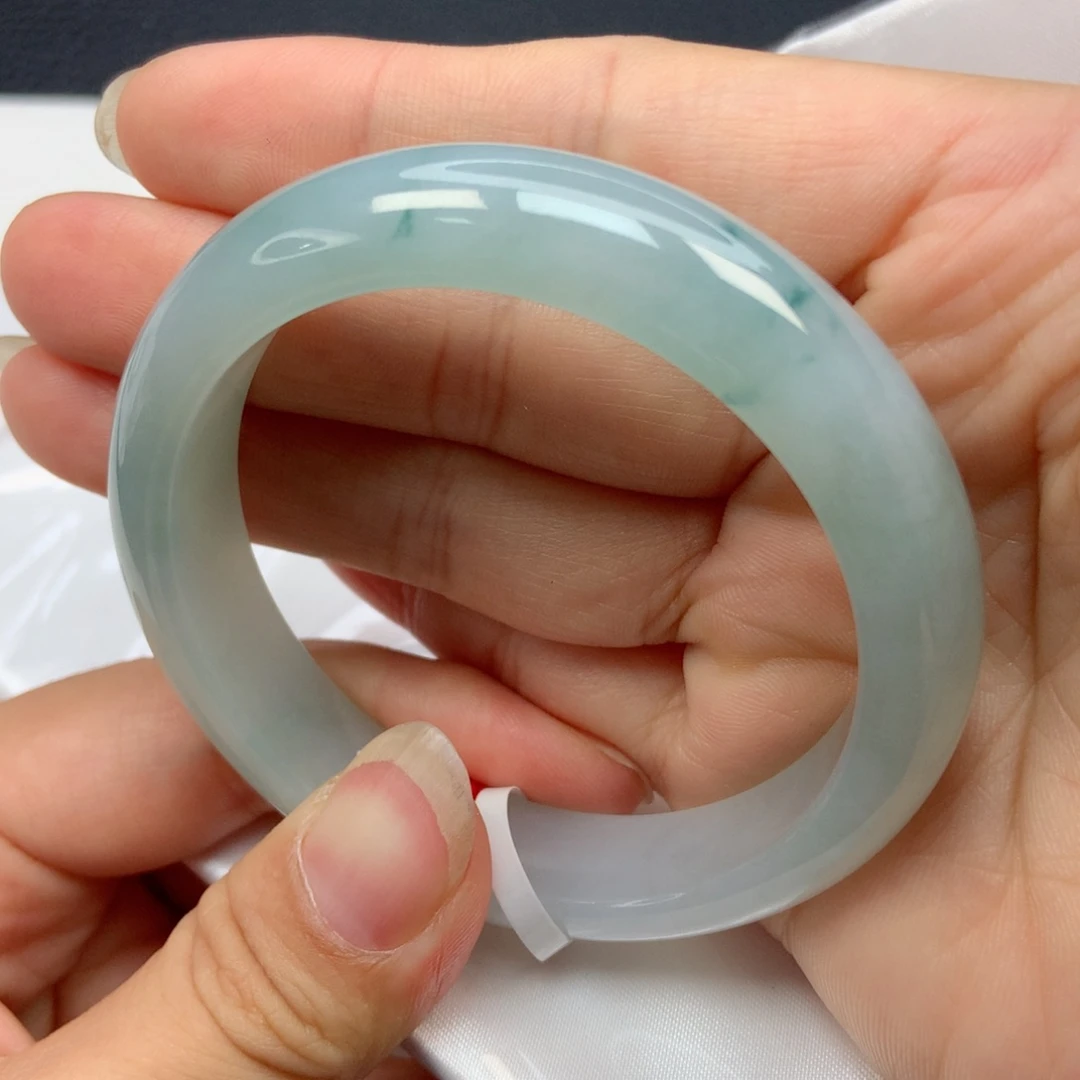 翡翠手镯未镶嵌54圈