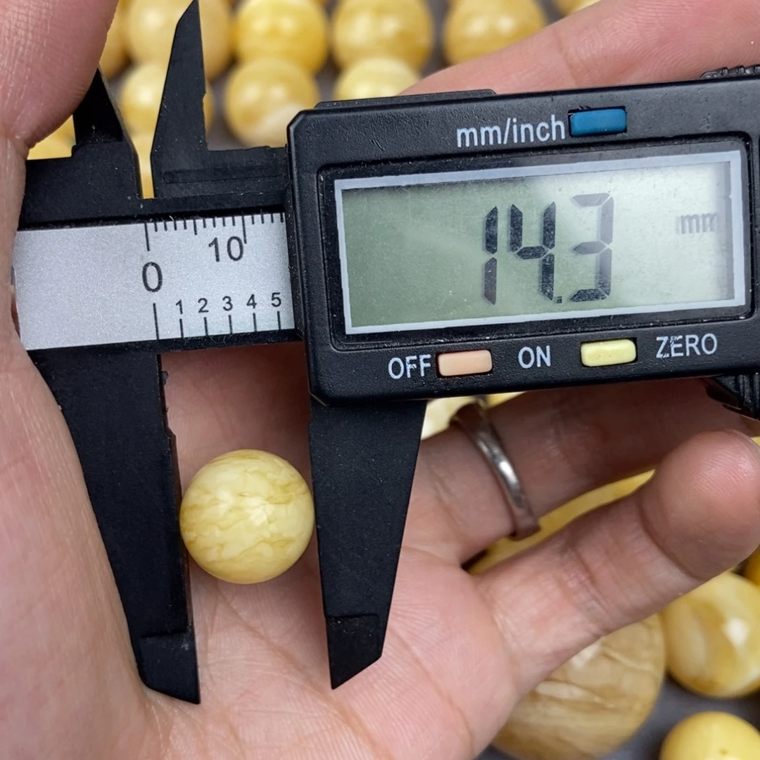 郭***版琥珀未镶嵌裸石蜜蜡