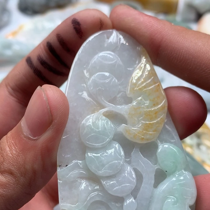 翡翠未镶嵌颈饰保真天然a货翡翠