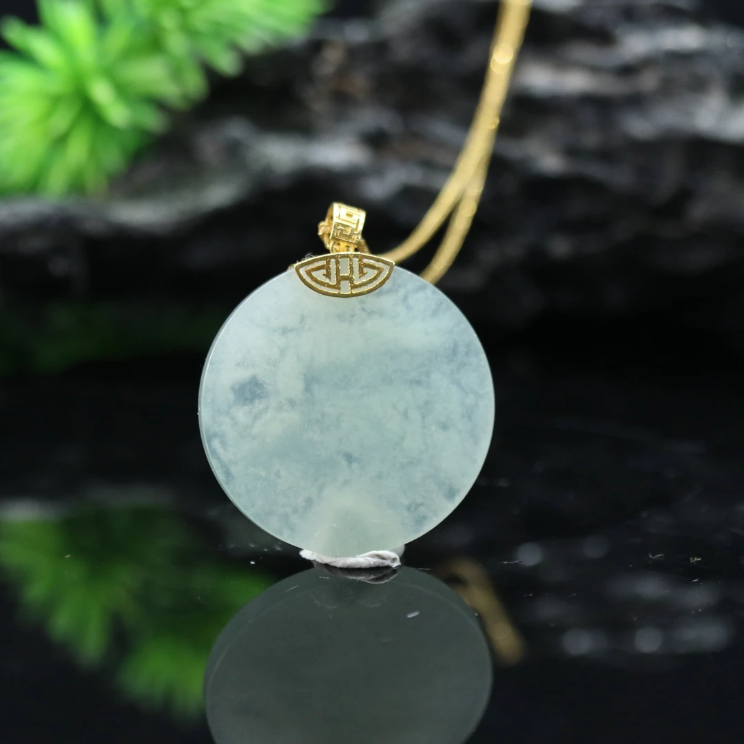 63天然缅甸翡翠A货18k冰绿圆牌/300360/上海嘉禾拍卖