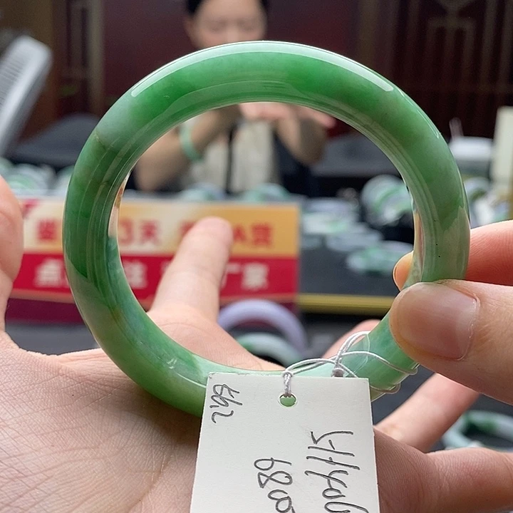 翡翠手镯未镶嵌56圈口