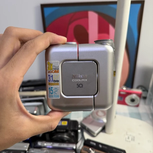 95新 Nikon/尼康 sq摇头机可以自拍清晰冷白皮主拍人像带说明书