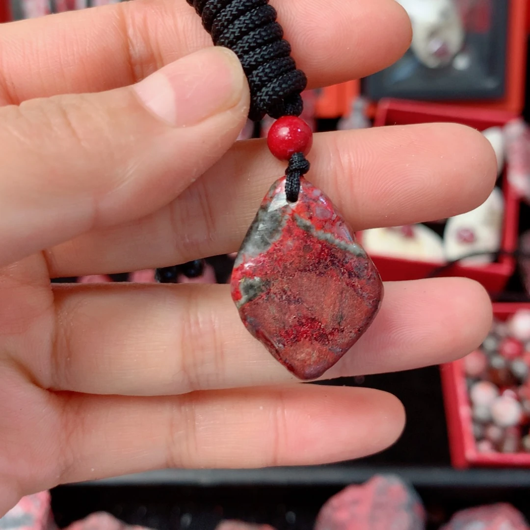 天然辰砂天然吊坠