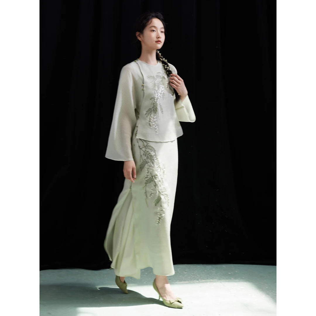 新中式手绘槐花刺绣|轻盈半身裙上衣套装z