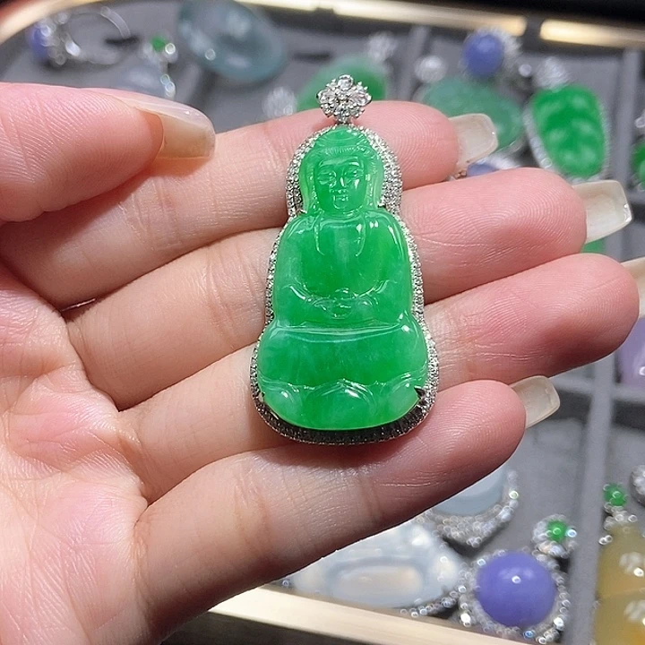 颈饰18K金镶嵌翡翠