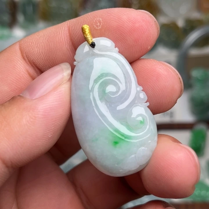 翡翠未镶嵌颈饰如意