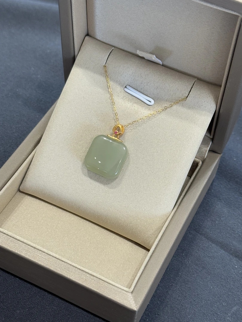 【玉在东方】新方糖吊坠浅和田玉吊坠时尚女款气质精致镶嵌精美素款