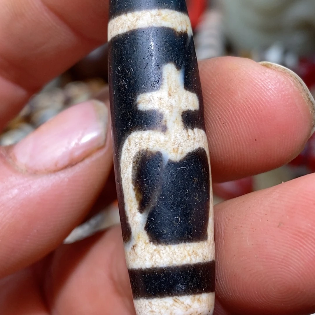 DIY琉璃珠子的颜色是蓝色的