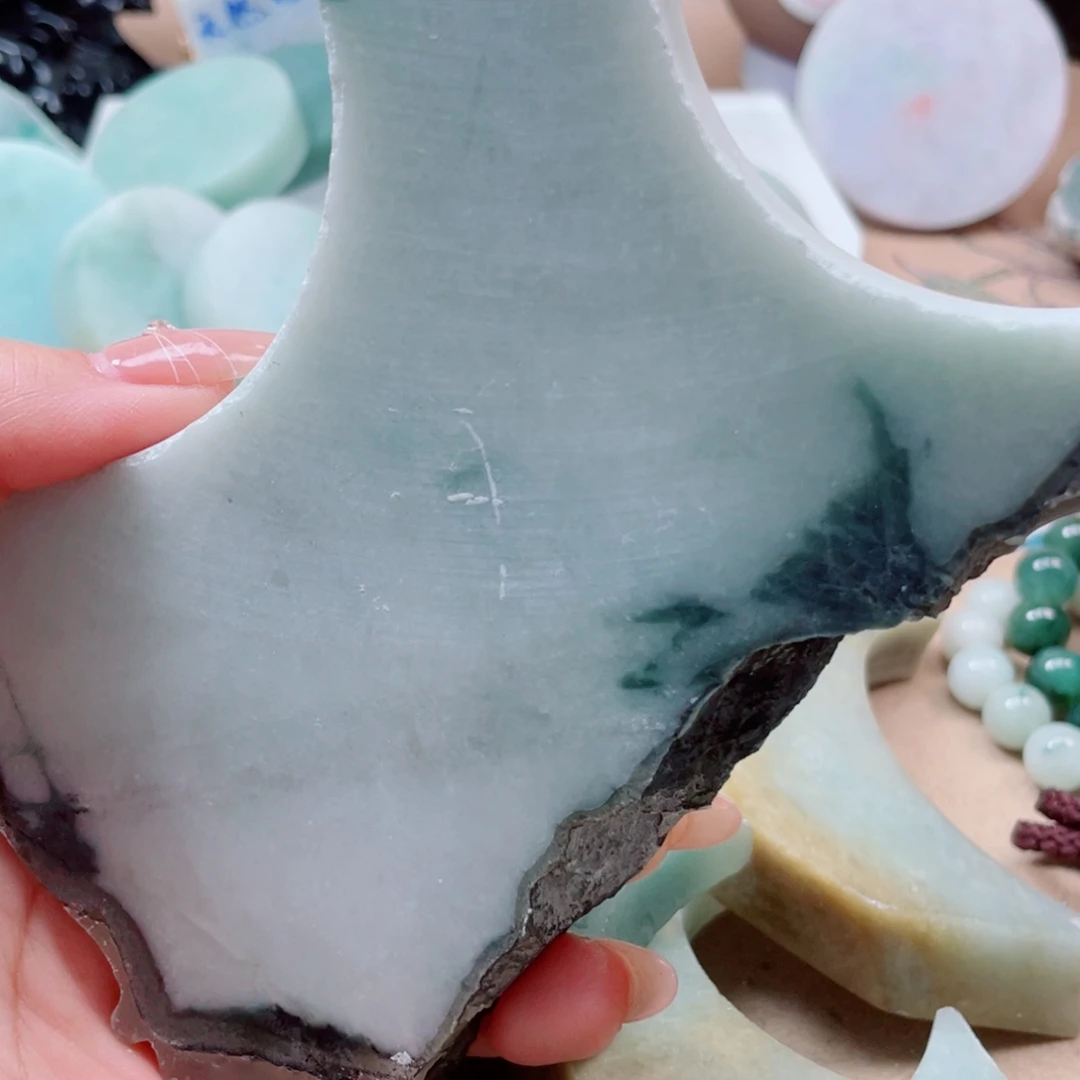 翡翠未镶嵌颈饰195……