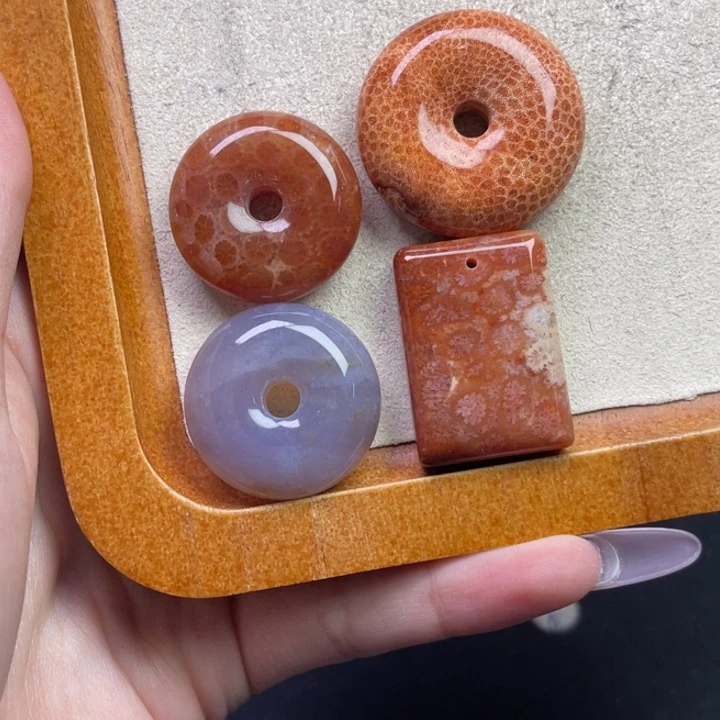 未镶嵌吊坠硅化珊瑚（珊瑚玉）