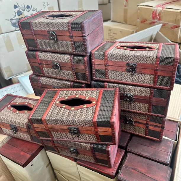 (图案款式随机发)复古高档箱子抽纸盒子一个(尺寸22cm*12cm*9cm)