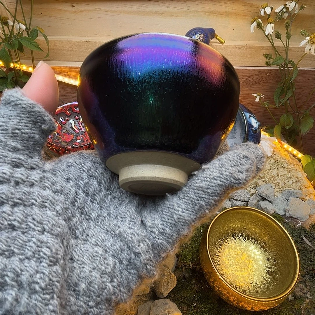 茶盏我在开会没时间出去啊哈哈