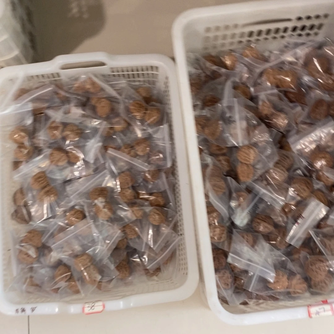 文玩核桃吊坠虎疆星陕苹宫有瑕疵