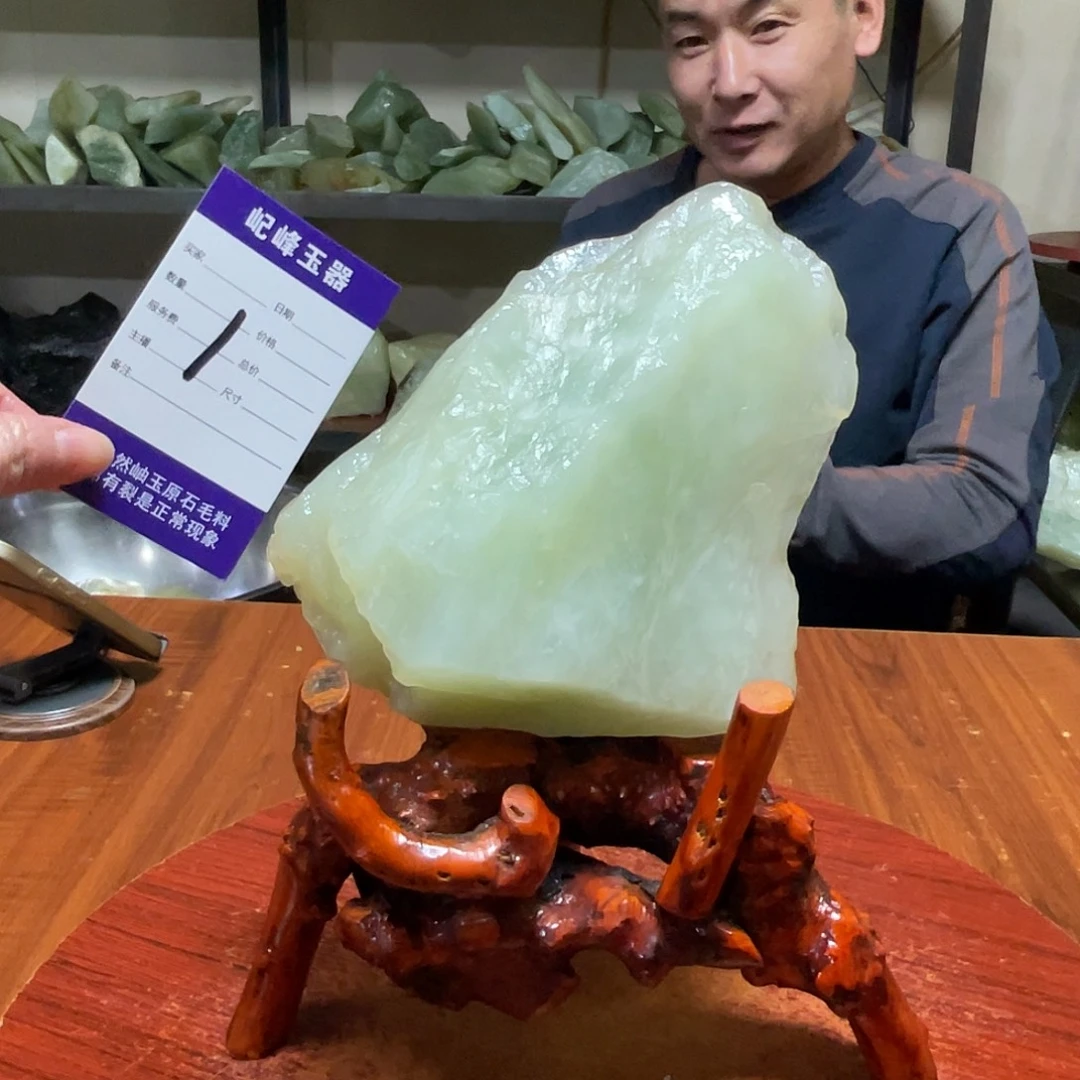 蛇纹石玉未镶嵌原石1