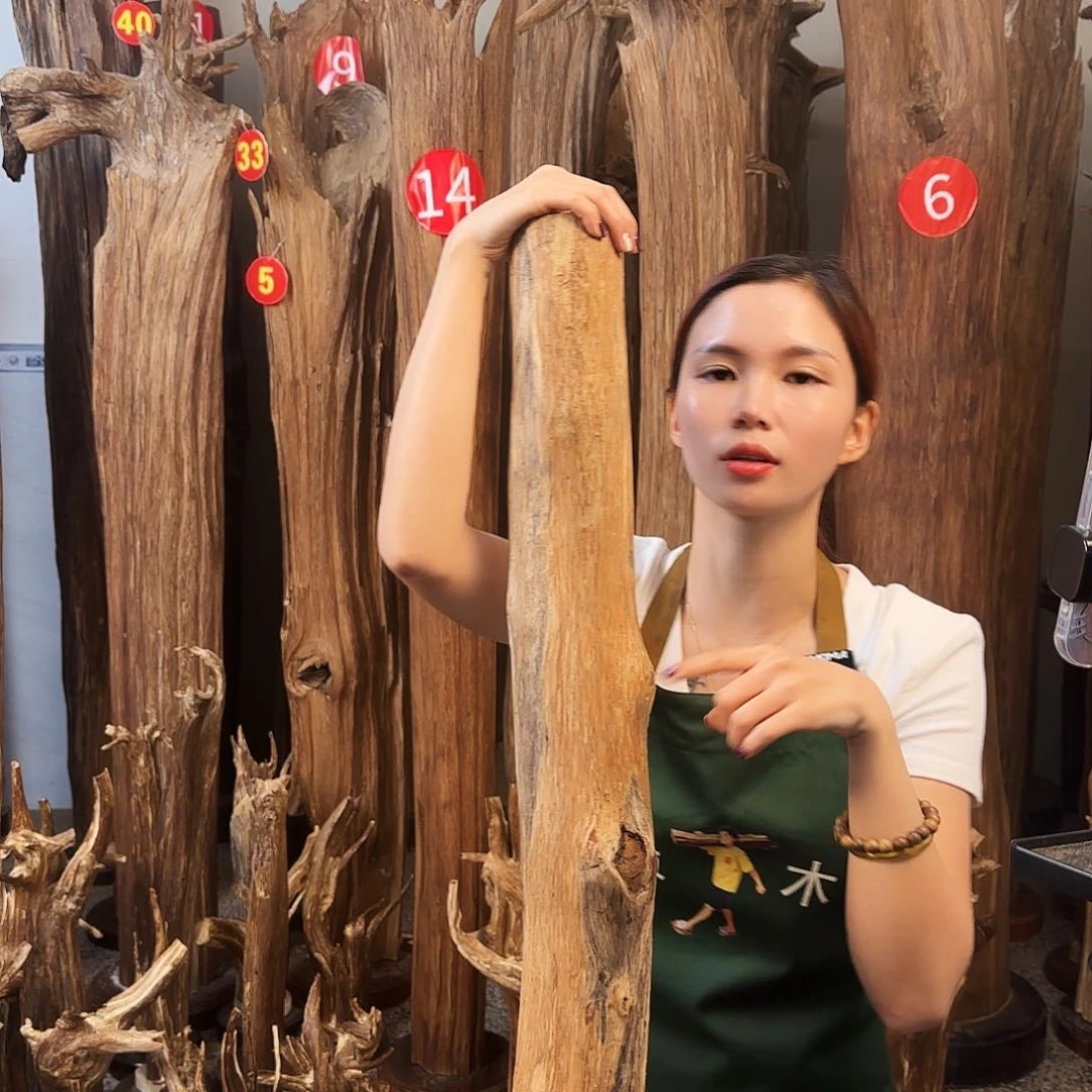 沉香碎屑沉香天然沉香原材料摆件➕底座