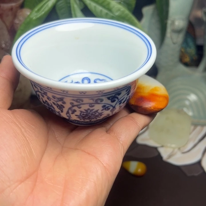 青花缠枝纹碗一号