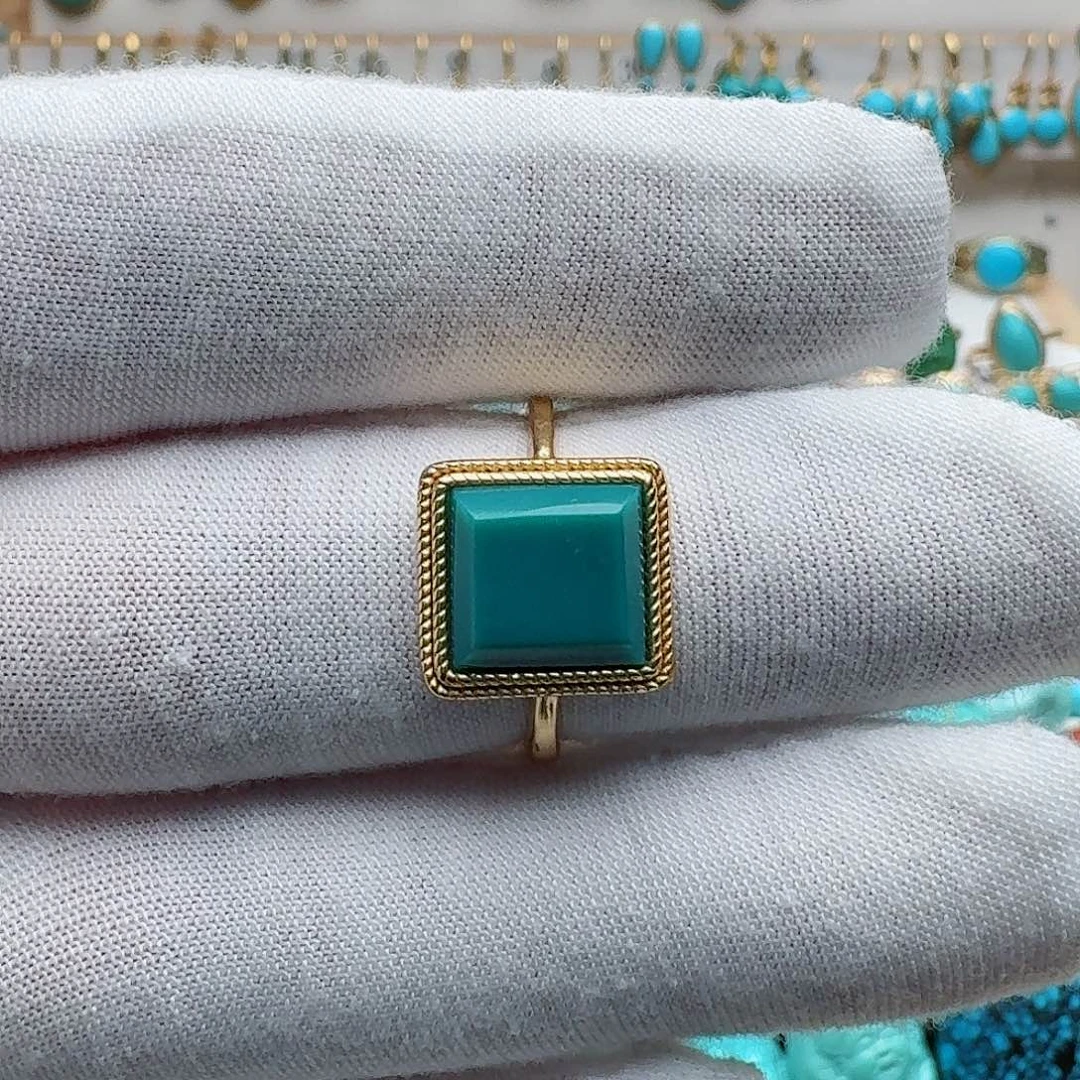 绿松石未镶嵌颈饰