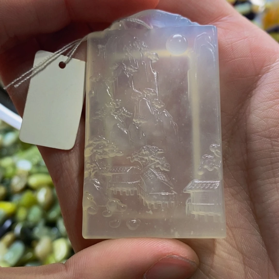 蛇纹石玉吊坠未镶嵌孤**立