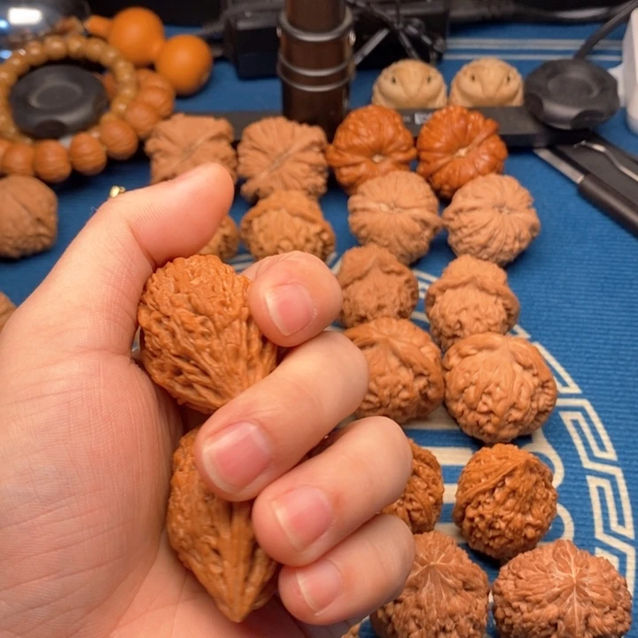 烟****）33尺坐佛精品文玩核桃