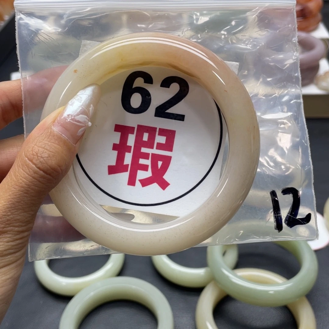 石英岩玉手镯未镶嵌