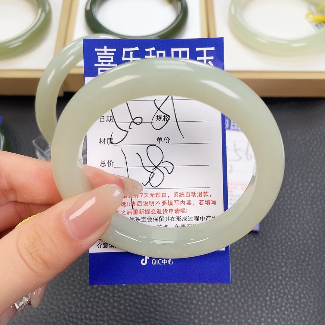 和田玉手镯未镶嵌