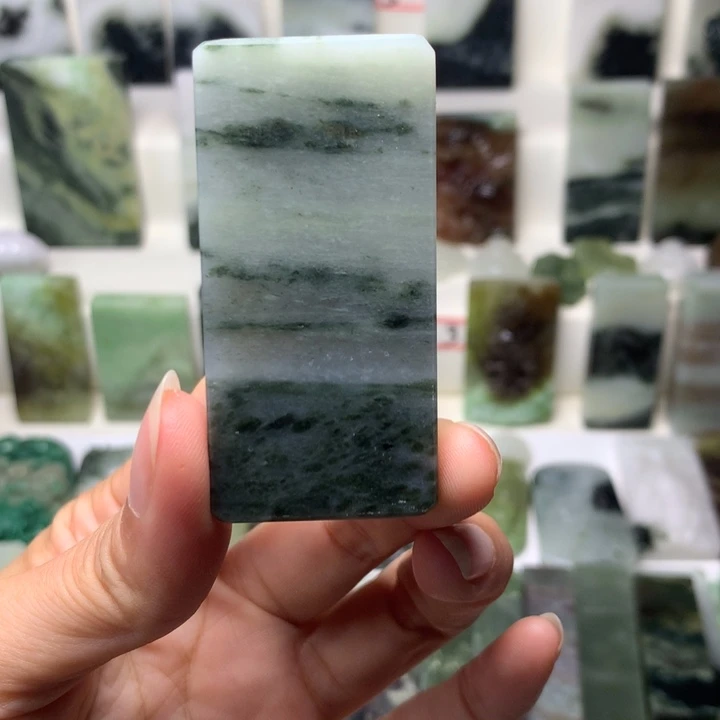 独山玉未镶嵌颈饰