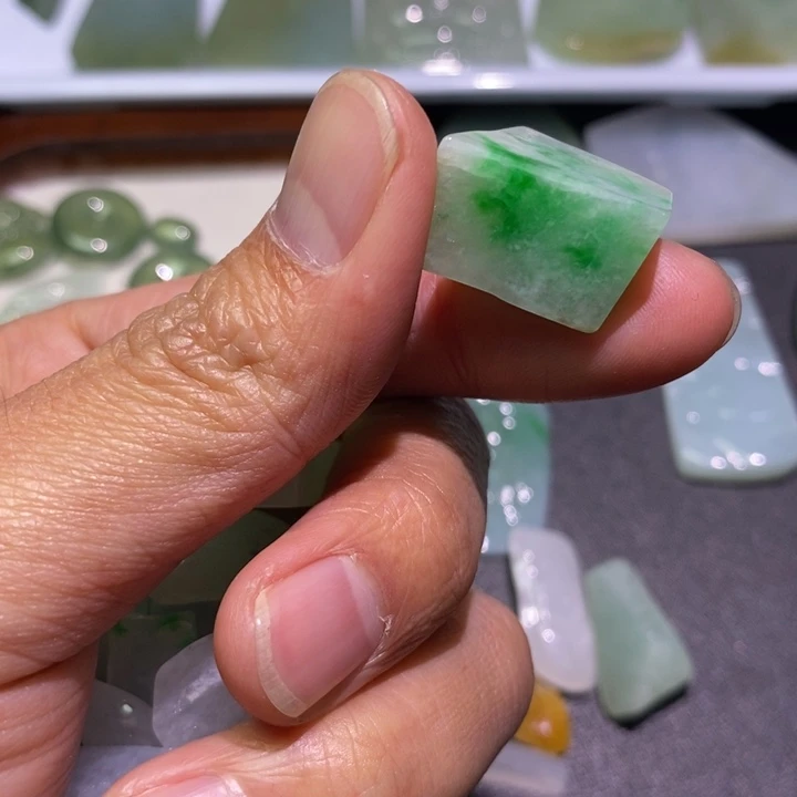 定制翡翠未镶嵌定制