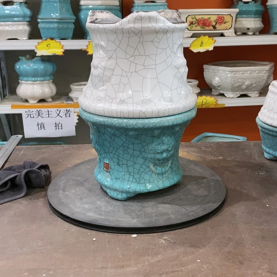 花盆花盆里放满鲜花