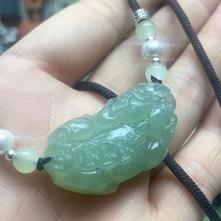 未镶嵌蛇纹石玉颈饰