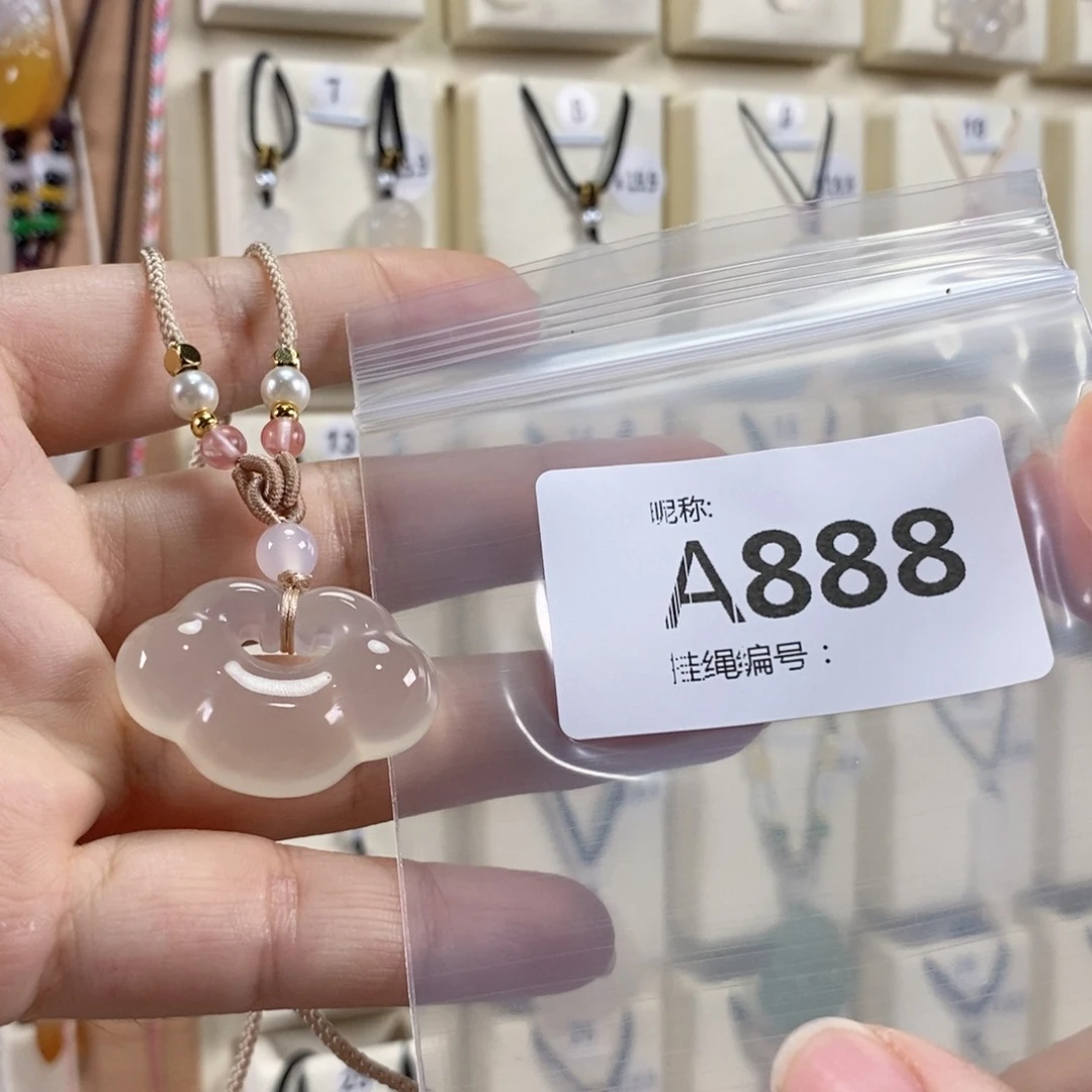 玛瑙/玉髓颈饰未镶嵌气**人