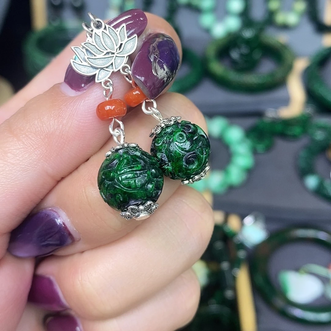 未镶嵌戒指翡翠向****y漂亮美眉