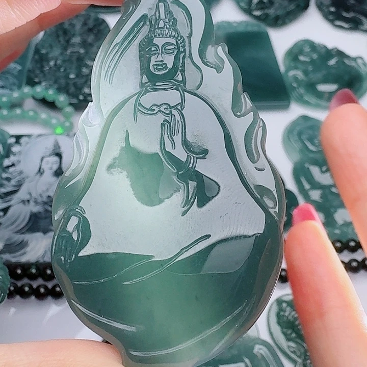 颈饰未镶嵌翡翠天然的A货翡翠多样性发其一
