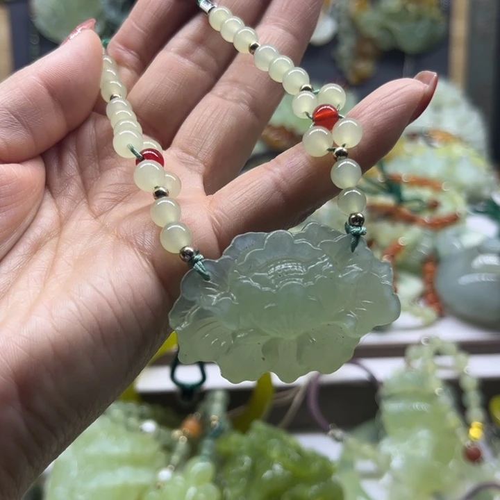 蛇纹石玉未镶嵌颈饰